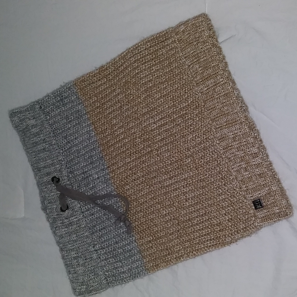 Reaction Kenneth Cole Neck Scarf